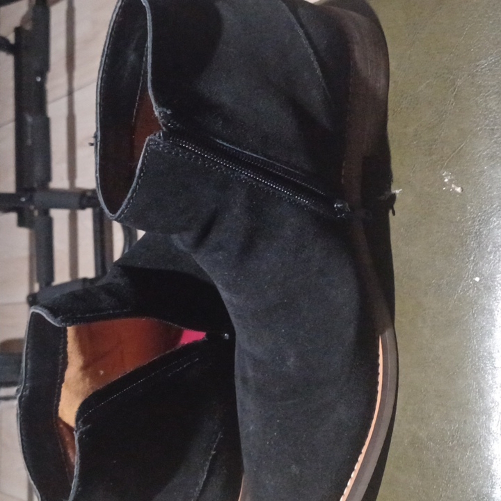 Shoe - Picture 3 of 4